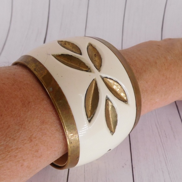 Vintage Retro Tall Thick Bracelet - Picture 3 of 4